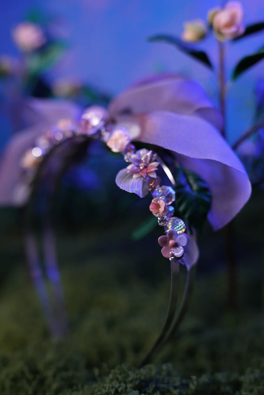 Mysterious Night - Lilac Glimmer Headband – Bild 18