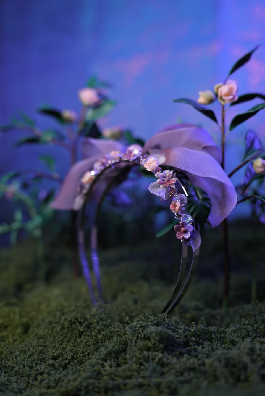 Mysterious Night - Lilac Glimmer Headband – Bild 14