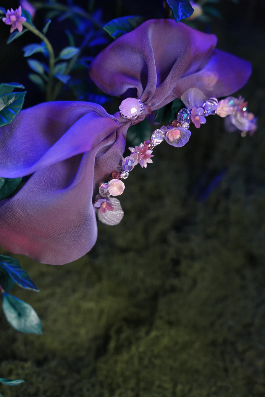 Mysterious Night - Lilac Glimmer Headband – Bild 19